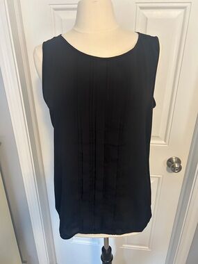 Loft brand Women’s Sleeveless Pintuck Shell Top - Black elastic bottom large